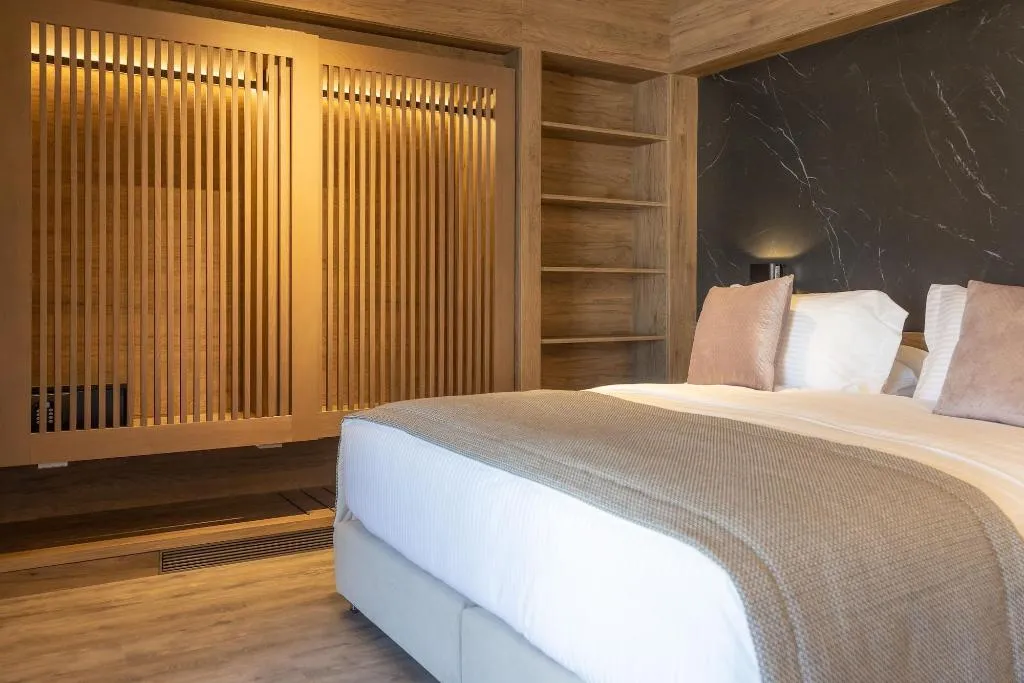 Room, Athens 507, Athens