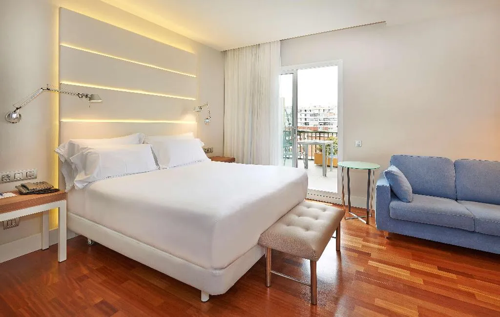 DOUBLE SUPERIOR Room, NH Barcelona Les Corts, Barcelona