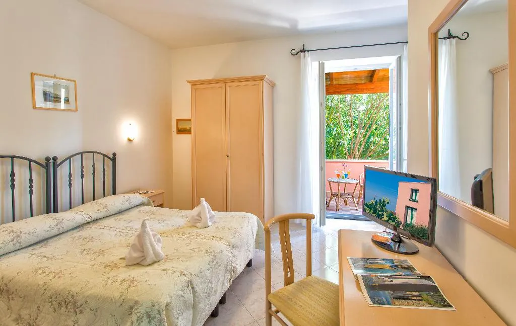 Room, Eden Park, Naples