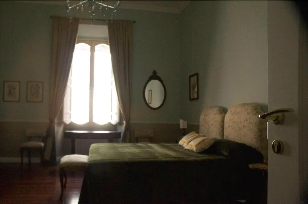 Room, Relais Teatro Argentina, Rome