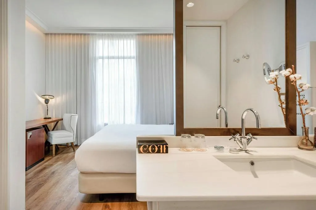 DOUBLE DELUXE QUEEN BED Room, Cotton House, Autograph Collection, Barcelona