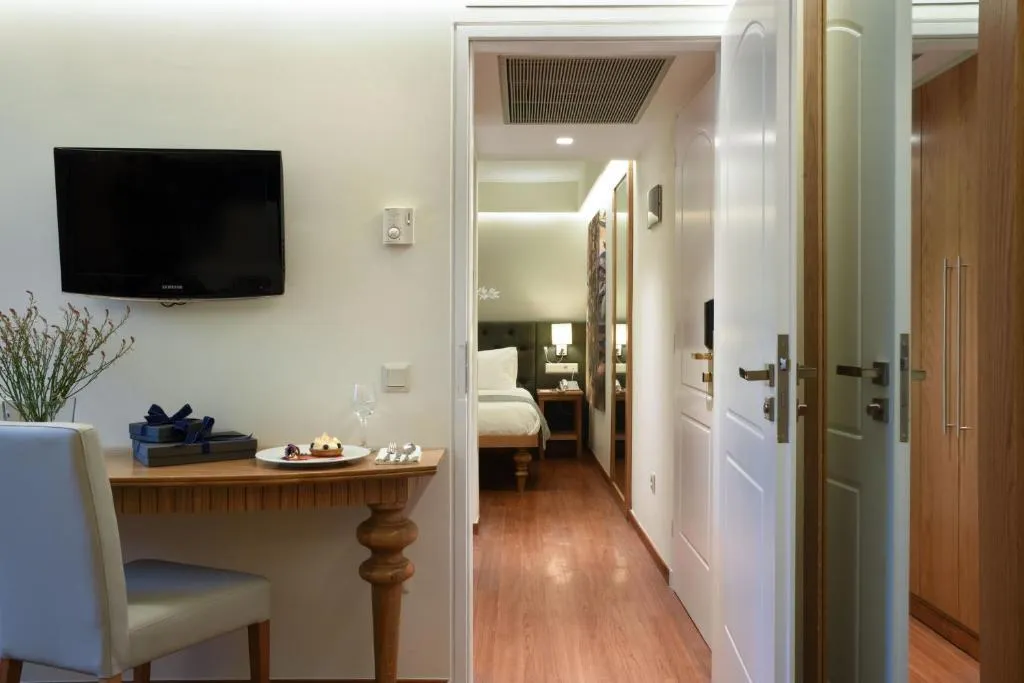 FAMILY ROOM SUPERIOR Room, Titania, Athens