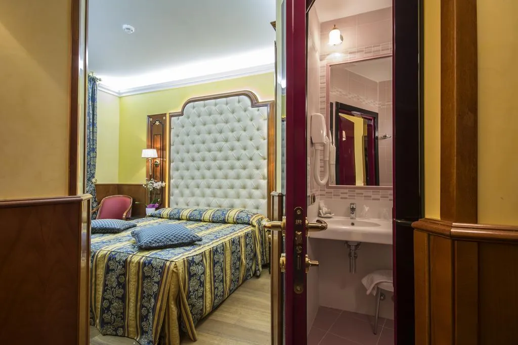 Room, Vittoria, Milan