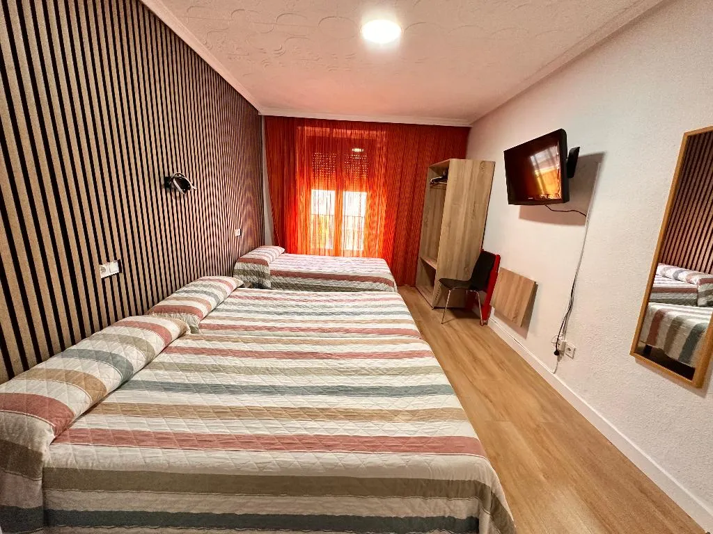 DOUBLE CAPACITY 3 Room, Hostal Rober, Madrid