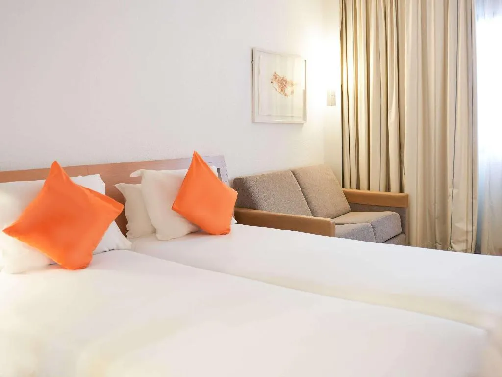 SINGLE SUPERIOR Room, Novotel Tunis, Tunisia