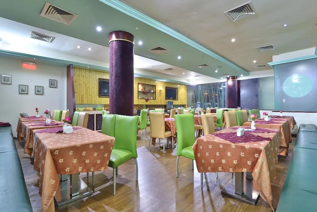 Restaurant, Phoenix Hotel, Dubai