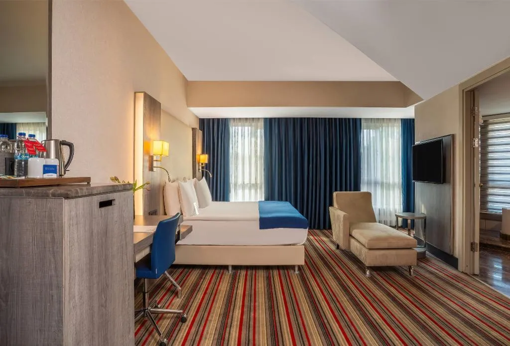 SUITE KING SIZE BED Room, Ramada Plaza by Wyndham Izmir, Izmir