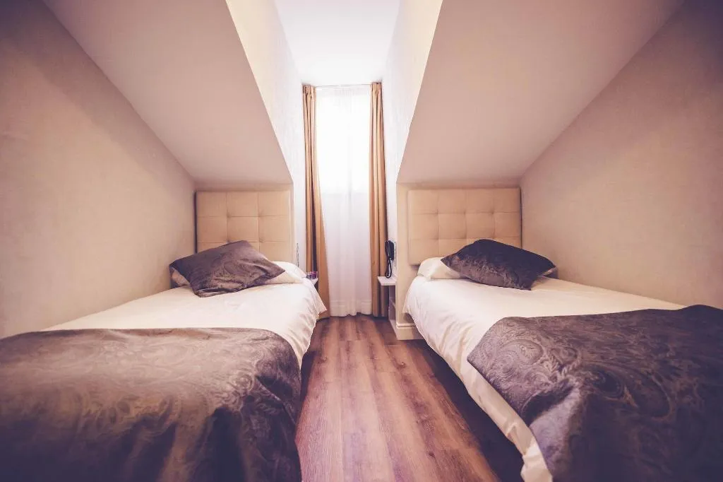 Room, Hostal Lisboa, Madrid