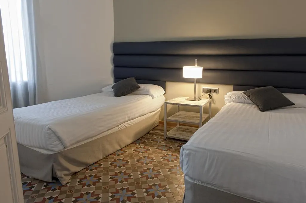 APARTMENT CAPACITY 6 TWO BEDROOMS Room, MH Apartments Tetuan, Barcelona