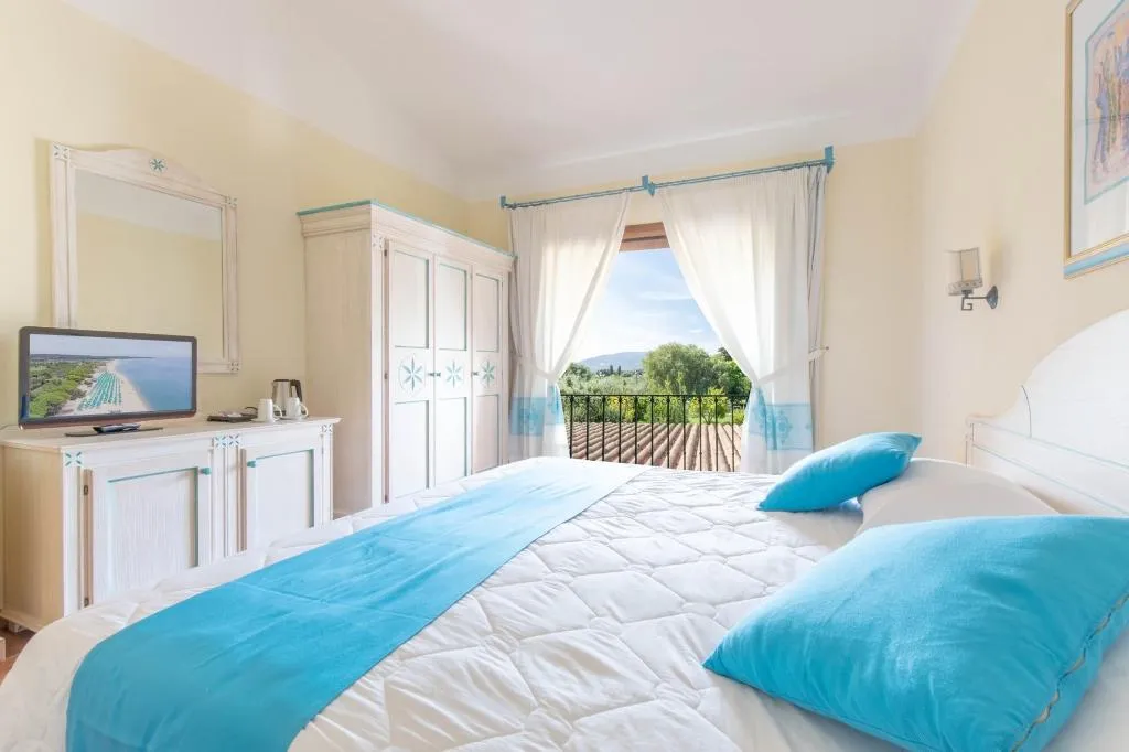 TRIPLE CLASSIC Room, Sentido Orosei Beach, Olbia
