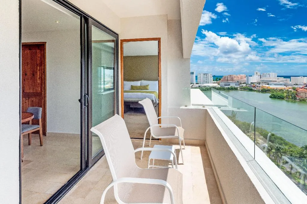 SUITE LAGOON VIEW Room, InterContinental Presidente Cancun Resort, Cancun Area