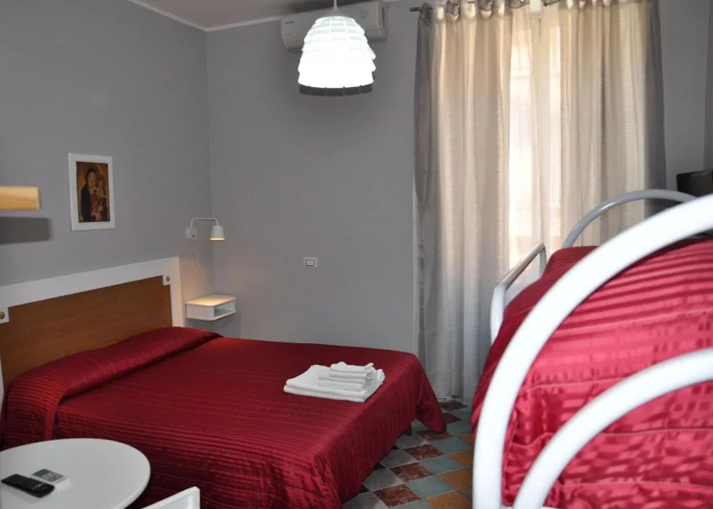 Room, Firenze 32, Naples