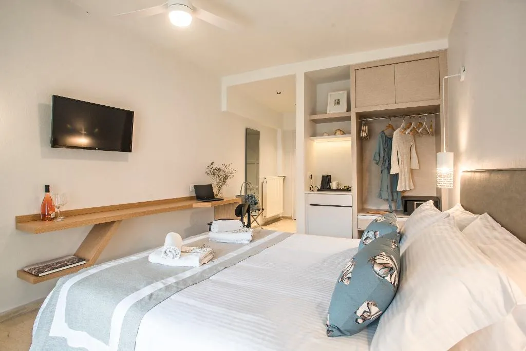 DOUBLE SUPERIOR GARDEN VIEW Room, Iliada Beach, Corfu