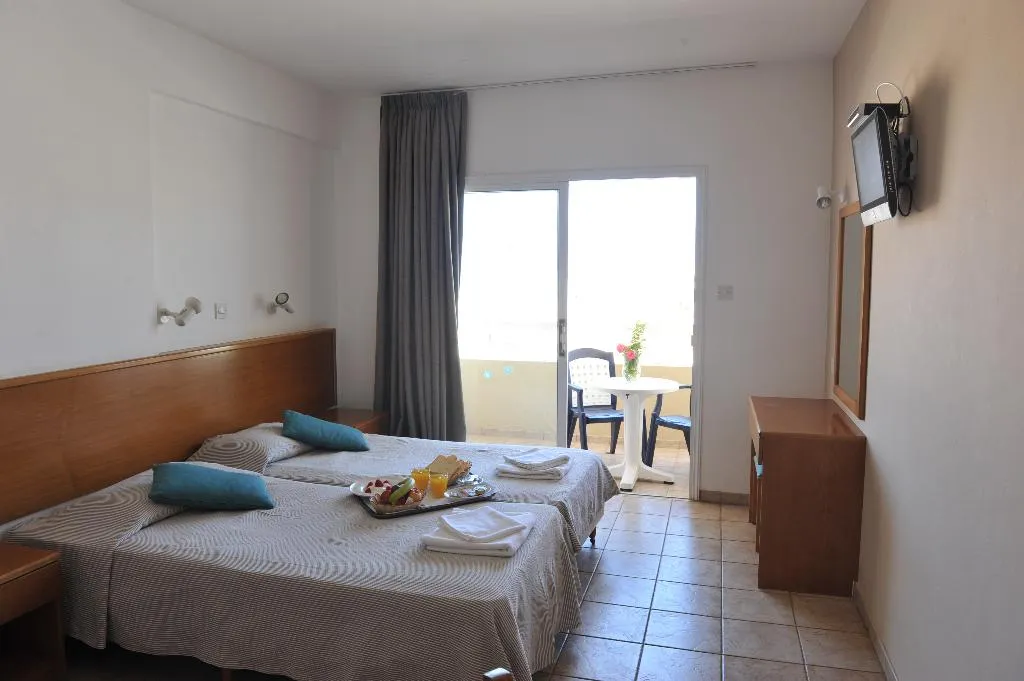 STUDIO STANDARD Room, Captain Karas Holiday APTS, Cyprus