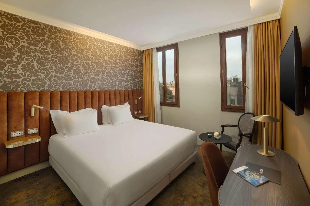 DOUBLE PREMIUM Room, NH Venezia Santa Lucia, Venice