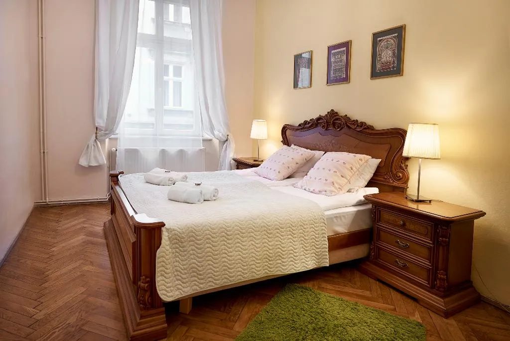 FAMILY ROOM TWO BEDROOMS Room, Gołębia 8 Residence, Krakow
