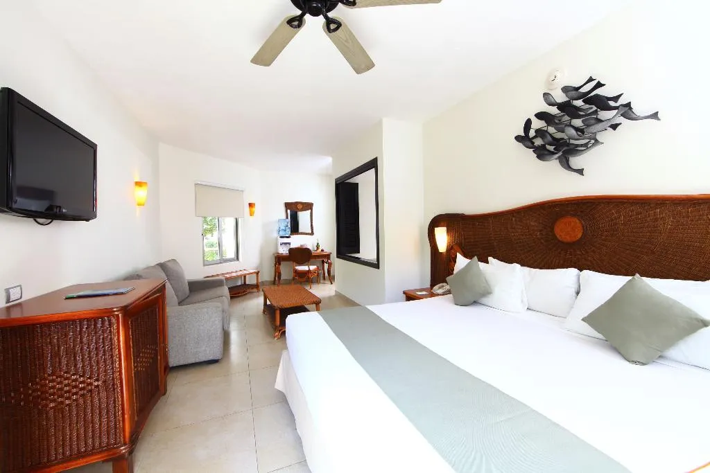 DOUBLE BUSINESS DELUXE Room, Sandos Caracol Nature Resort & Water Park All Incl, Playa Del Carmen