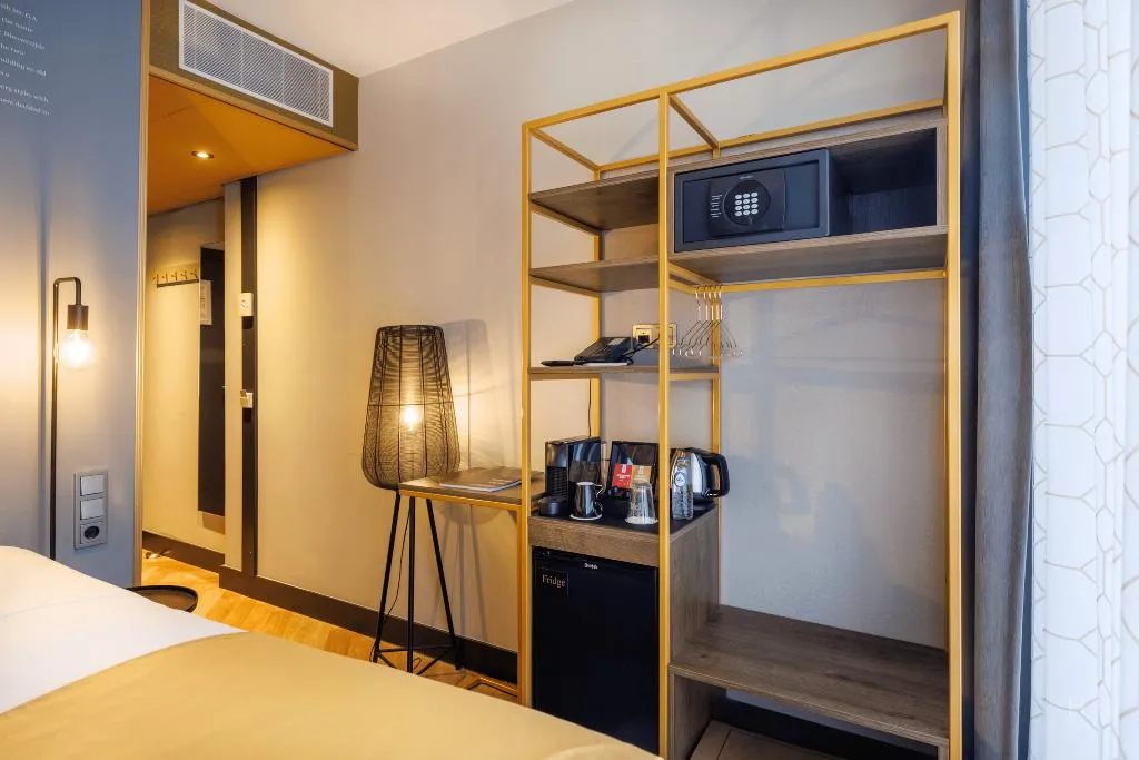 SINGLE STANDARD Room, Die Port Van Cleve, Amsterdam