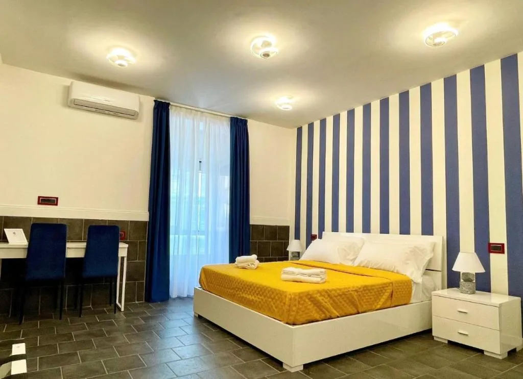 DOUBLE ECONOMY Room, Yacht Club Angioino, Naples