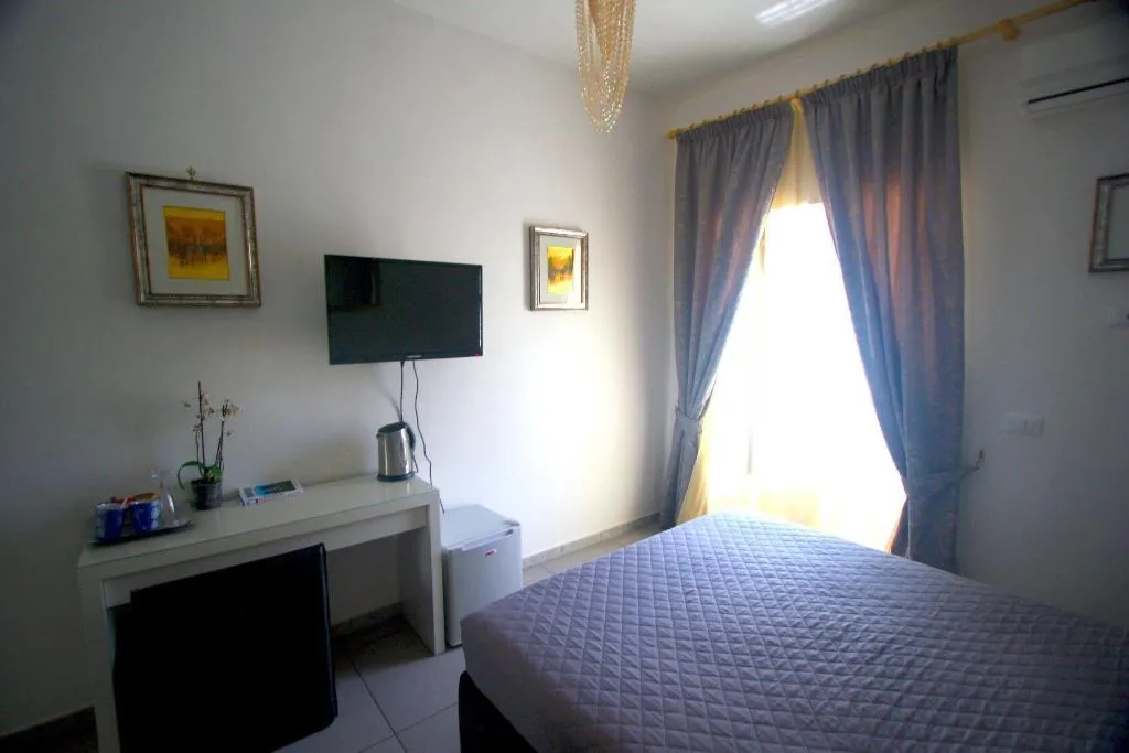 Room, Megaride Santa Lucia, Naples