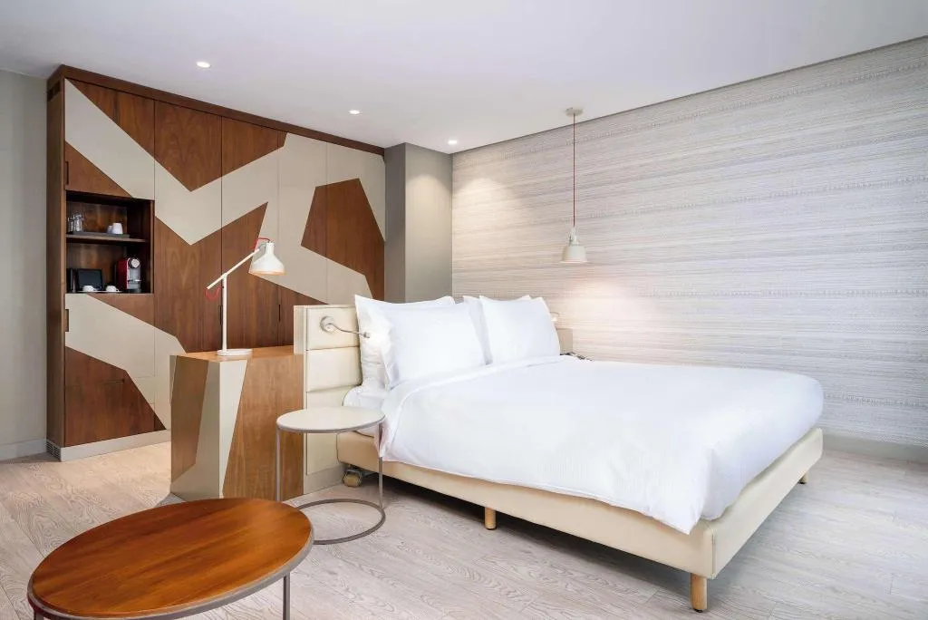 DOUBLE PREMIUM KING BED Room, Radisson Blu Hotel Marrakech Carré Eden, Marrakech
