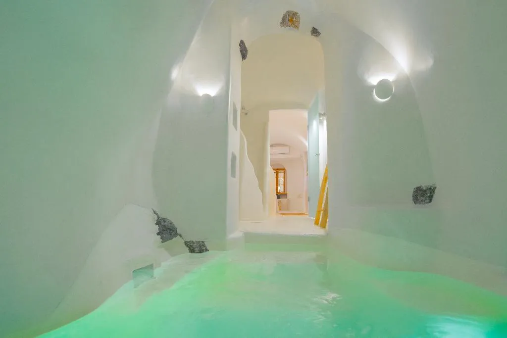 JUNIOR SUITE WITH JACUZZI Room, Nano Suites, Santorini