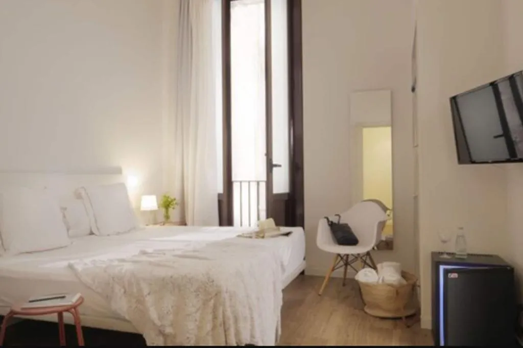 Room, Som Nit Born, Barcelona