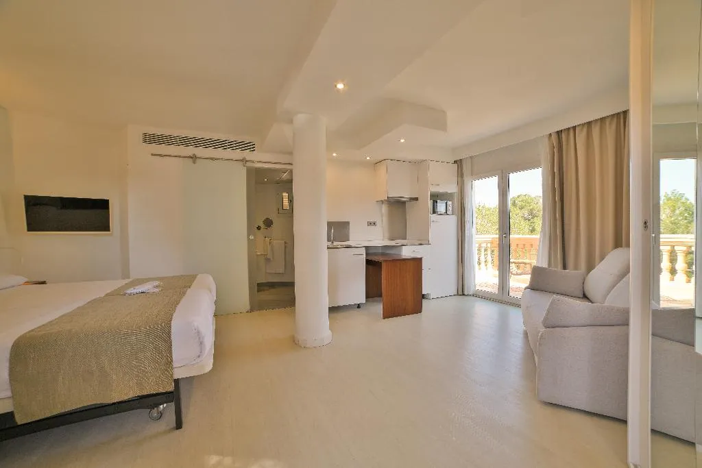 STUDIO BEACH FRONT Room, Azul Playa Apartments, Majorca