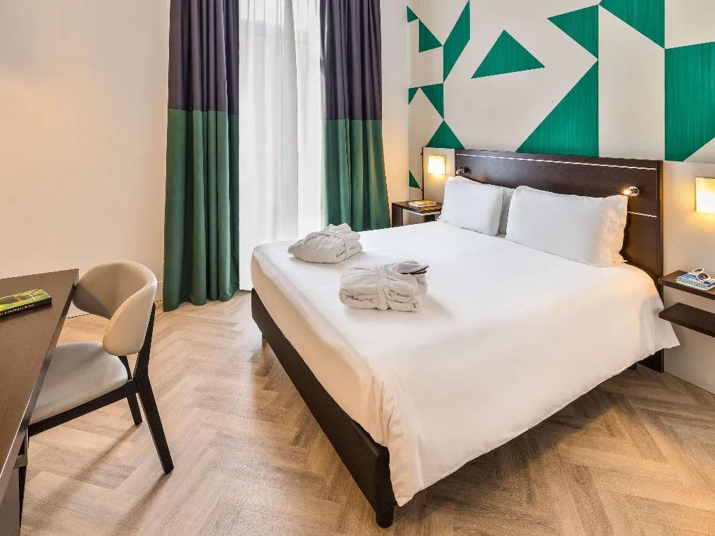 DOUBLE WITH DOUBLE BED Room, Mercure Napoli Centro Angioino, Naples
