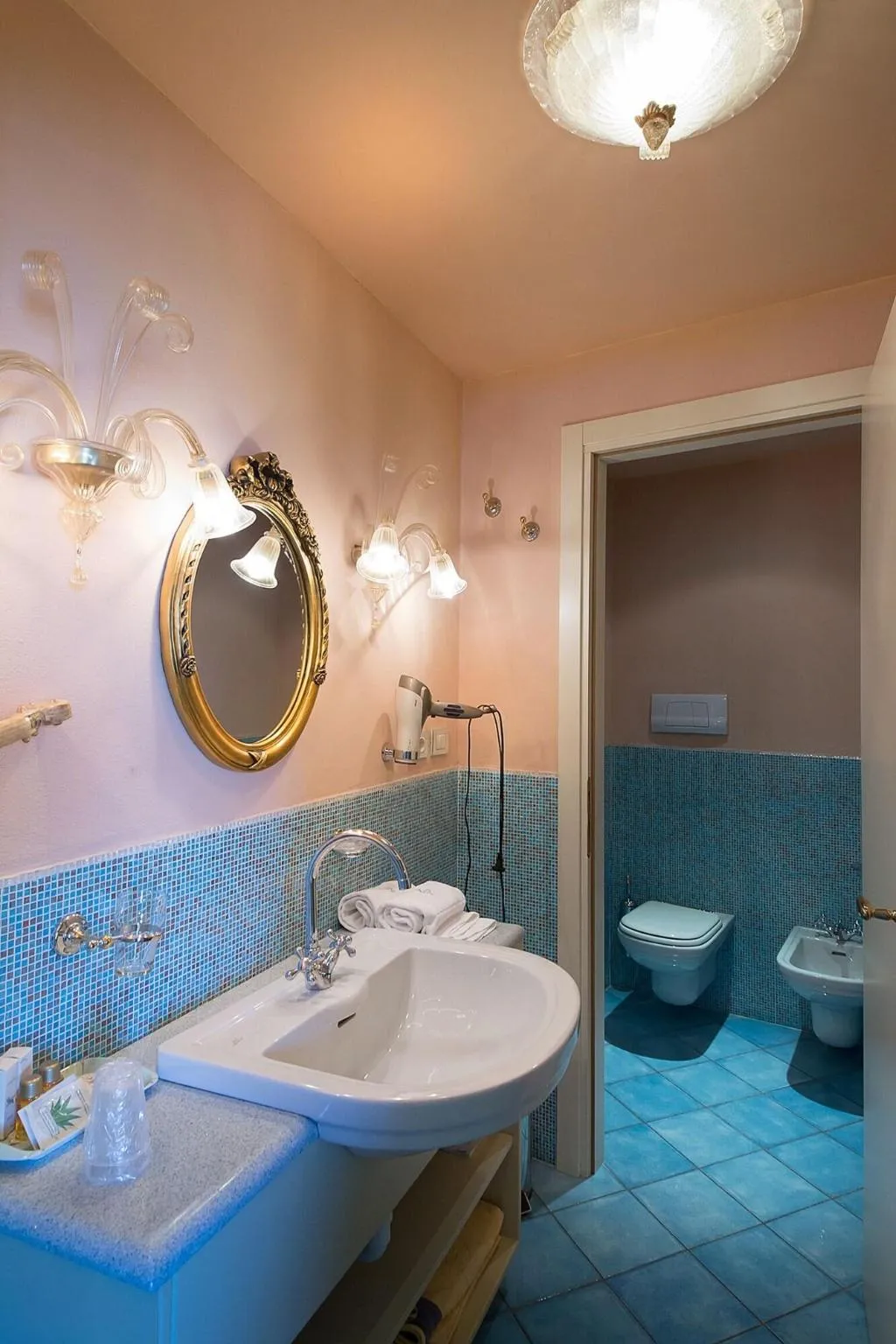 Room, Serenella, Milan