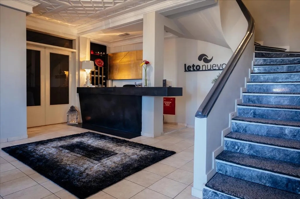 Lobby, Leto Nuevo, Kalamata