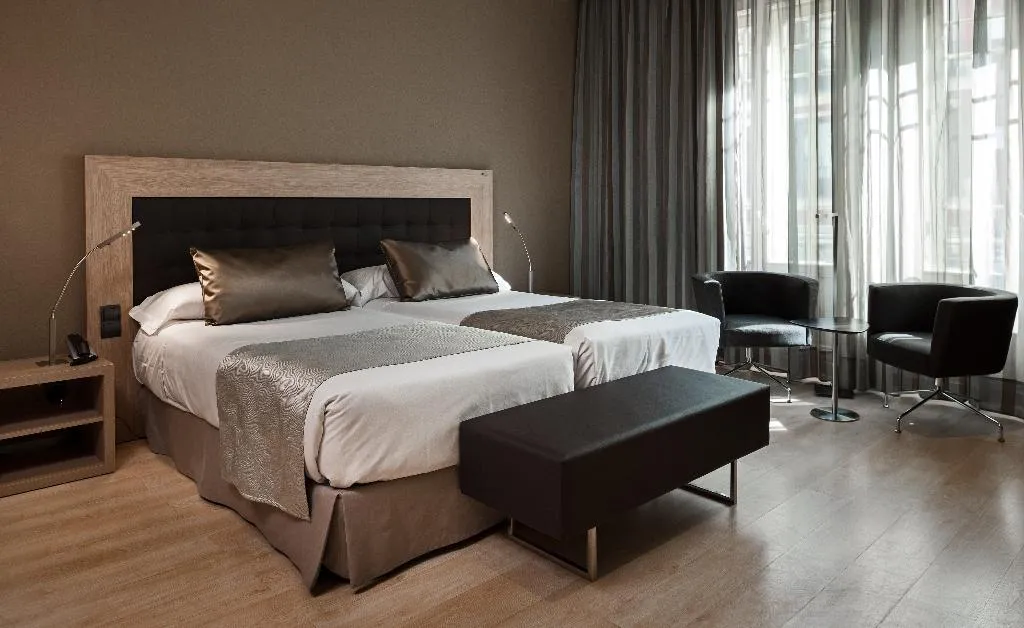 DOUBLE SINGLE USE WITH VIEWS Room, Catalonia Atocha, Madrid