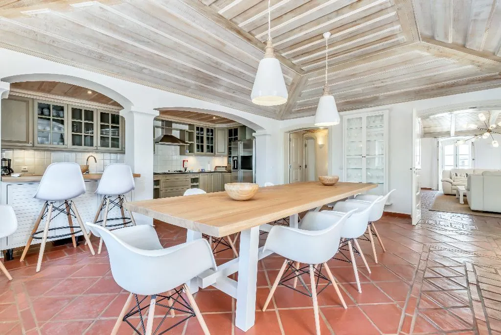 VILLA FIVE BEDROOMS WITH PRIVATE POOL Room, Shantivillas, Algarve