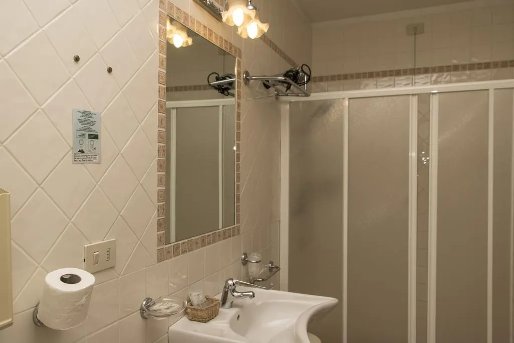 TRIPLE STANDARD Room, Goldoni, Florence