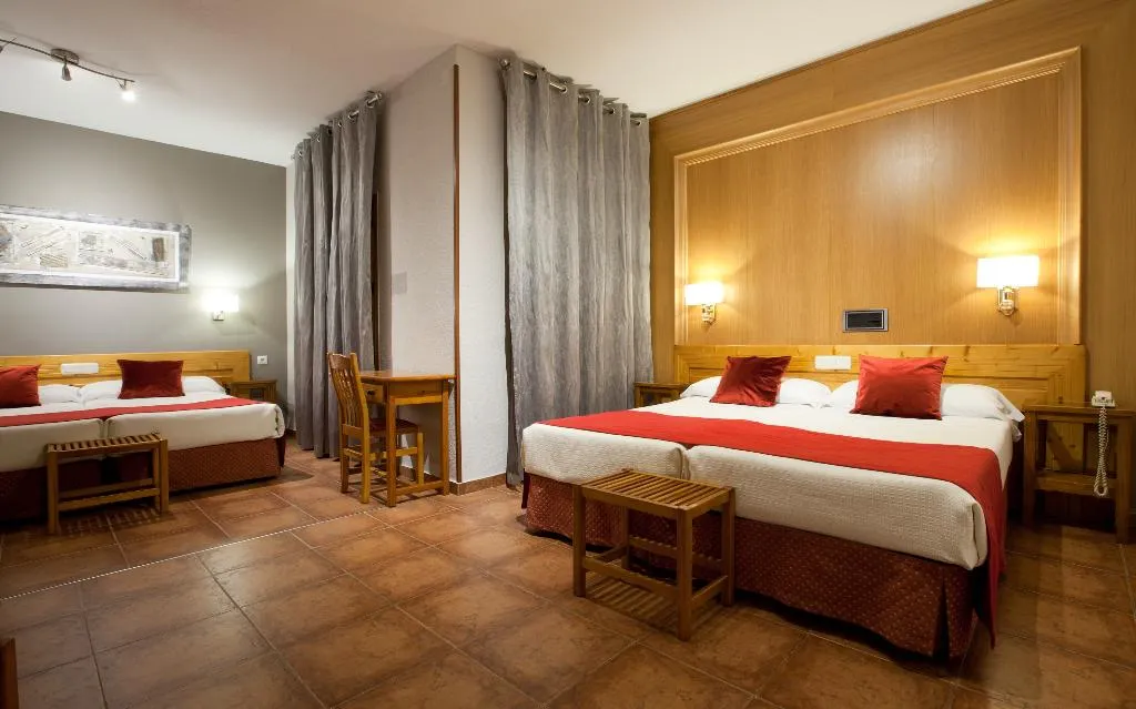 QUADRUPLE STANDARD Room, Hotel Real de Toledo, Madrid