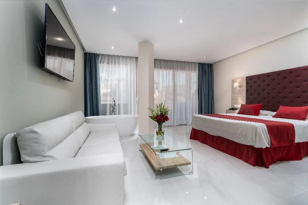 JUNIOR SUITE CAPACITY 3 Room, Los Arcos, Costa Del Sol
