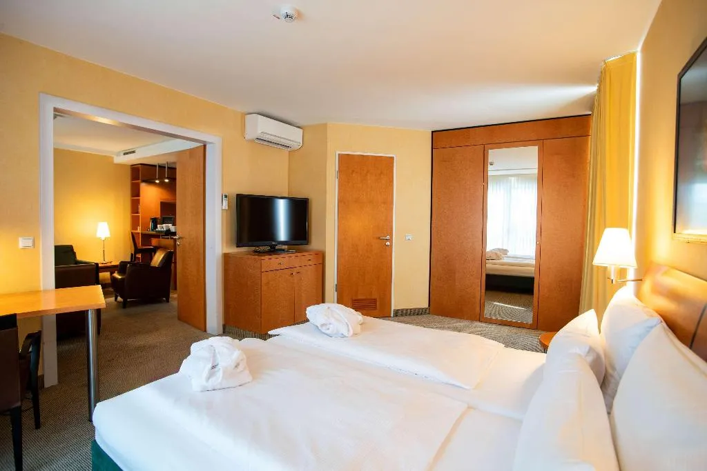 APARTMENT CAPACITY 4 Room, Best Western Premier Airporthotel Berlin, Berlin