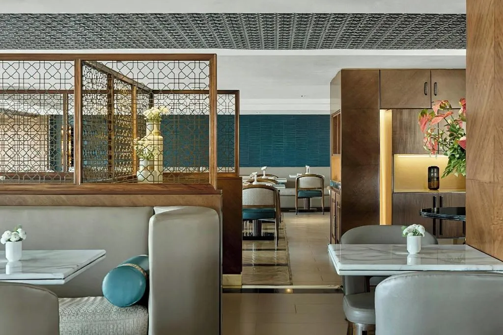 QUADRUPLE EXECUTIVE 2 DOUBLE BEDS Room, Cairo Marriott hotel & Omar Khayyam Casino, Cairo