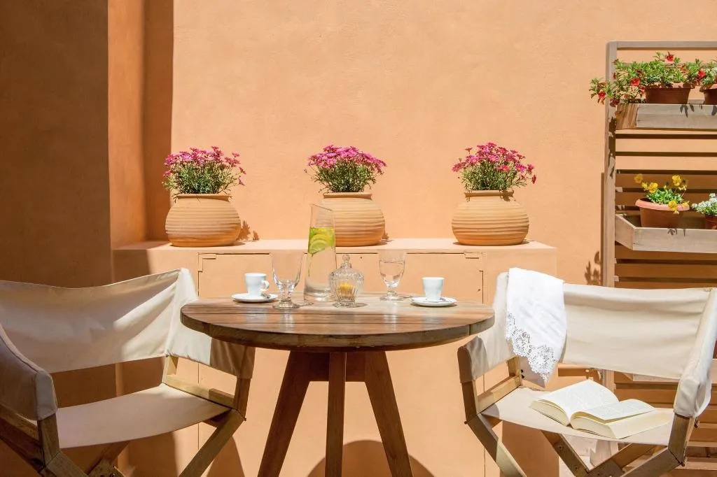 Room, J&G Suites, Crete