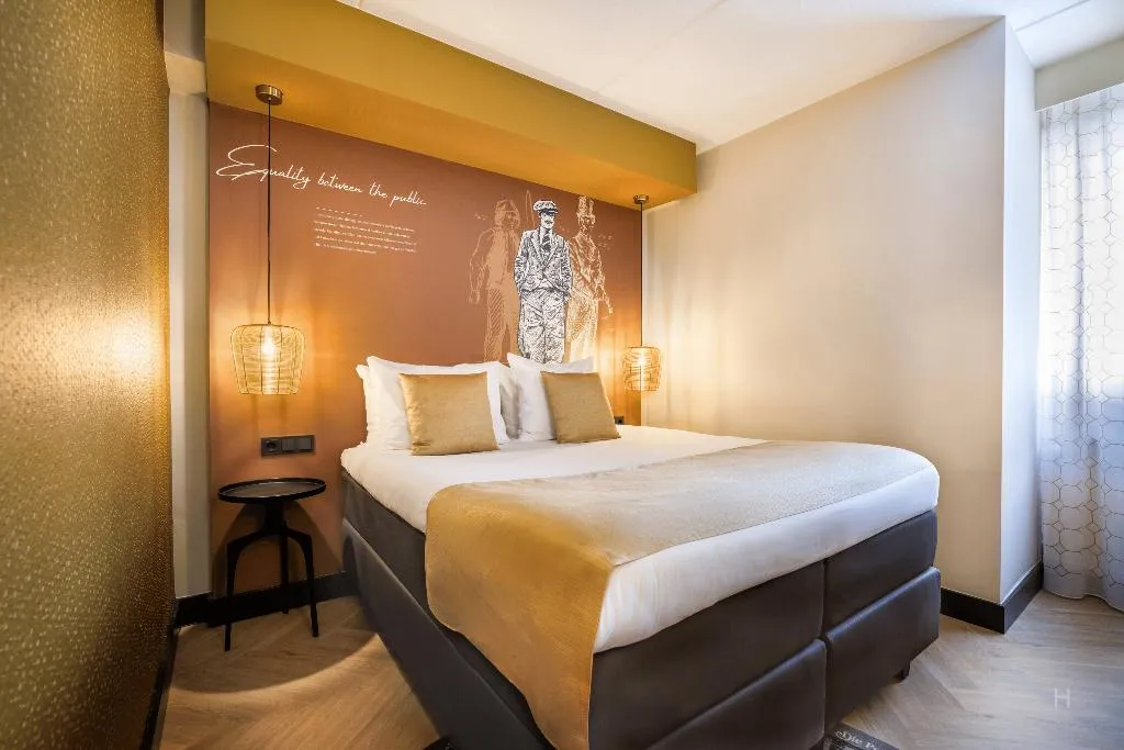 DOUBLE STANDARD Room, Die Port Van Cleve, Amsterdam