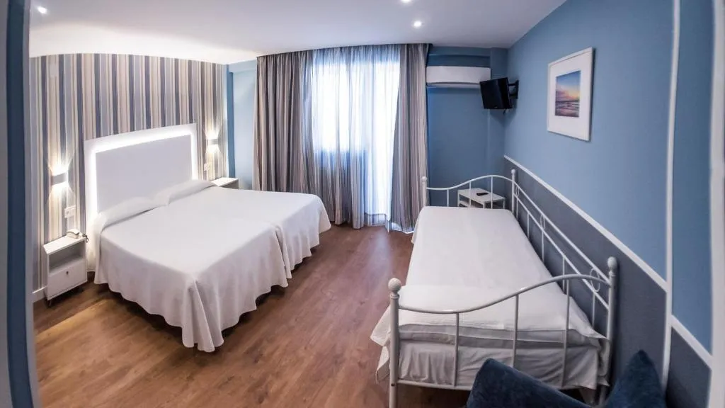 QUADRUPLE STANDARD Room, La Barracuda, Costa Del Sol