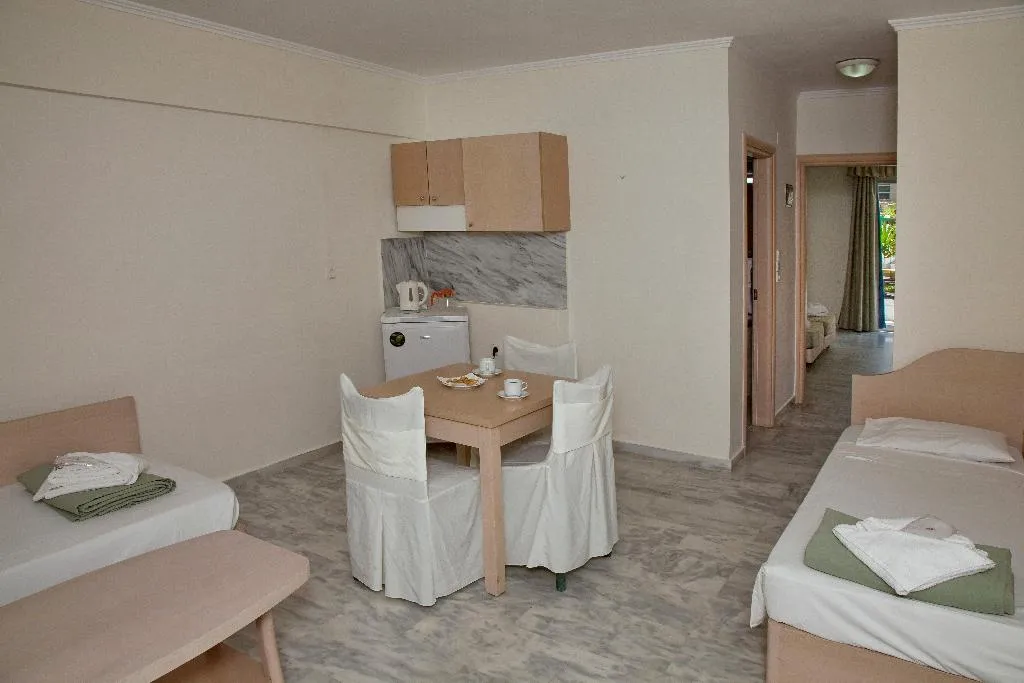 FAMILY ROOM CAPACITY 4 ONE BEDROOM Room, Jo An Beach, Crete