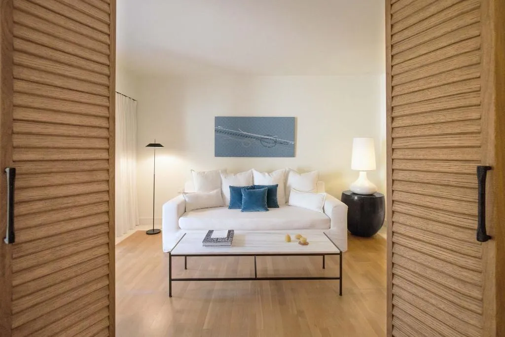 Room, Phaea Blue, a member of SLH, Crete