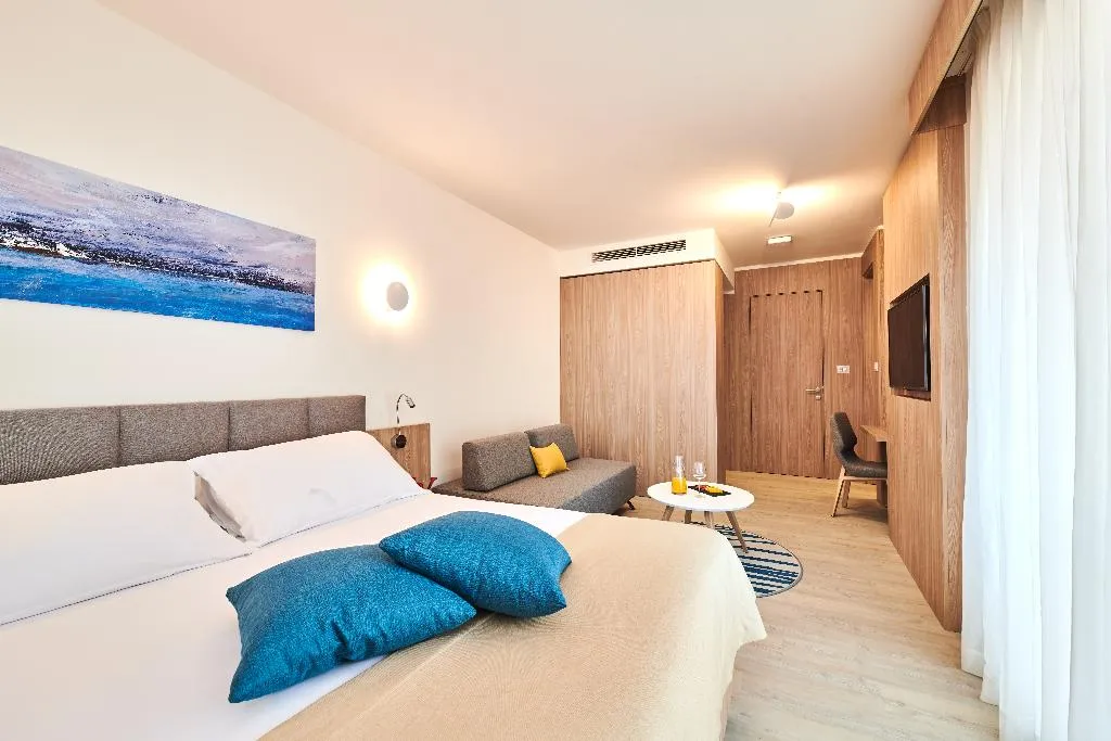 FAMILY ROOM SUPERIOR PARK VIEW Room, Garden Suites Park Plava Laguna, Istria