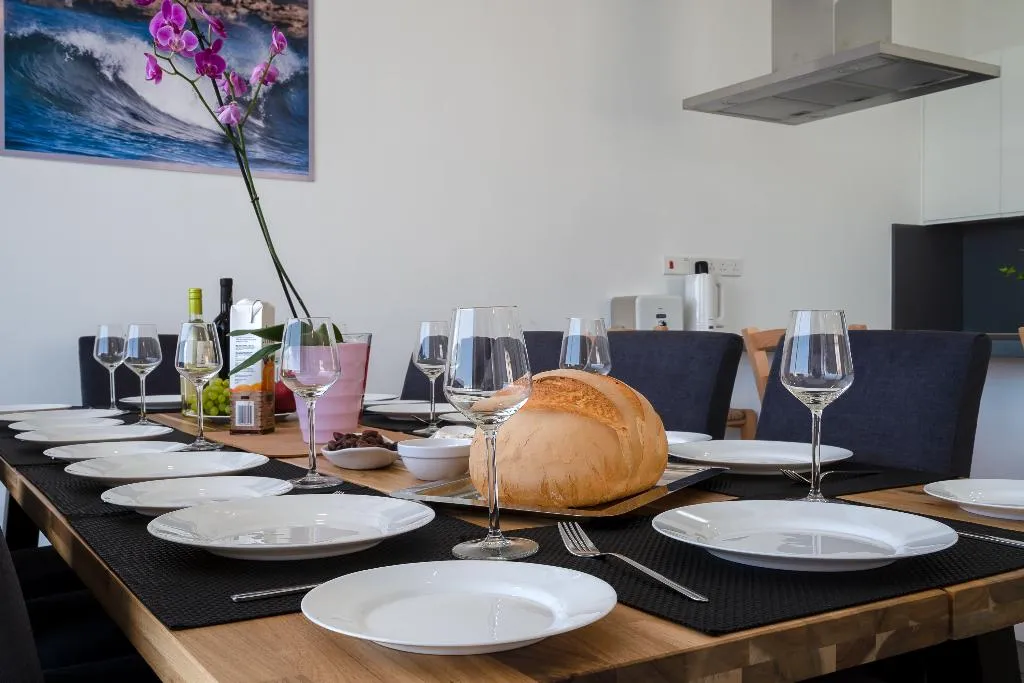 VILLA FIVE BEDROOMS WITH MORE THAN THREE BATHROOMS Room, Sea Point Villas, Cyprus