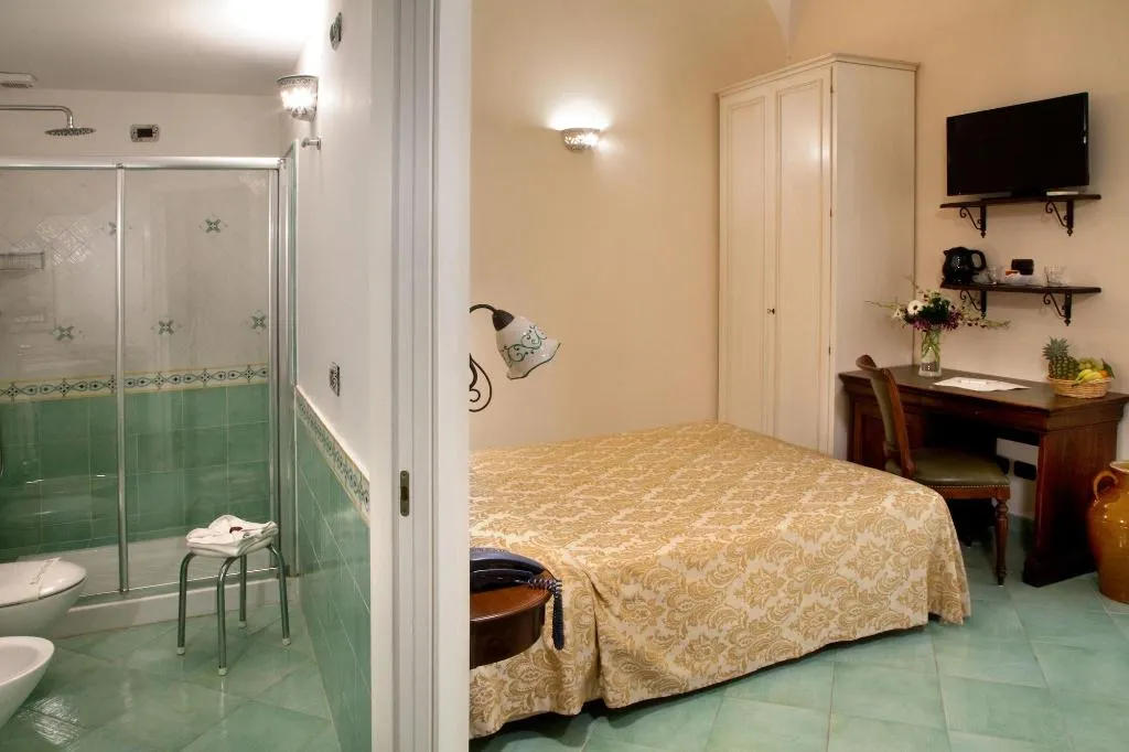 Room, L'Antico Convitto, Naples