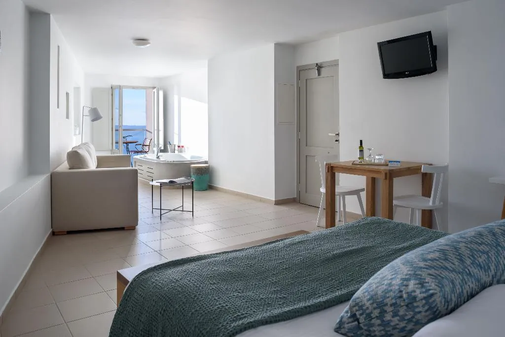 SUITE CAPACITY 3 Room, Panorama Santorini Boutique Hotel, Santorini
