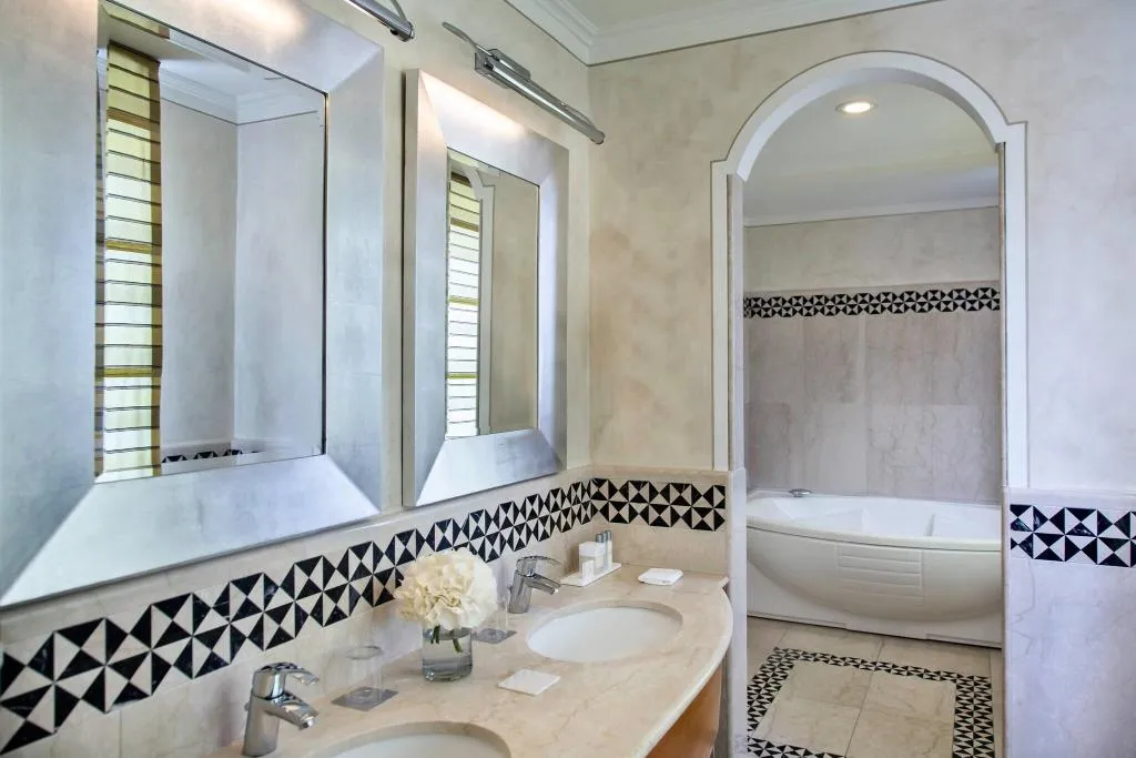 Room, Renaissance Naples Mediterraneo, Naples
