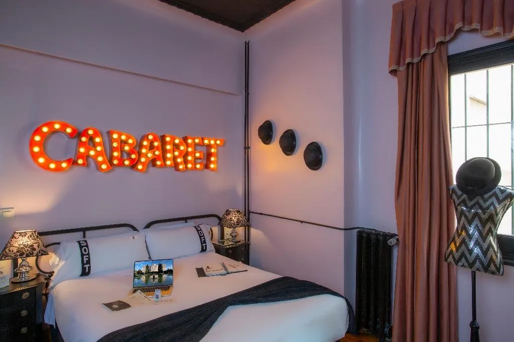 DOUBLE STANDARD Room, Casual del Teatro Madrid, Madrid