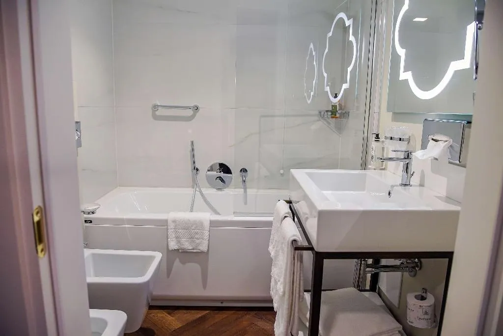 QUADRUPLE DELUXE Room, CHC Continental, BW Premier Collection, Venice